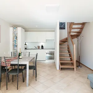 Grape Attic 72 - The House Of Travelers Apartment Como